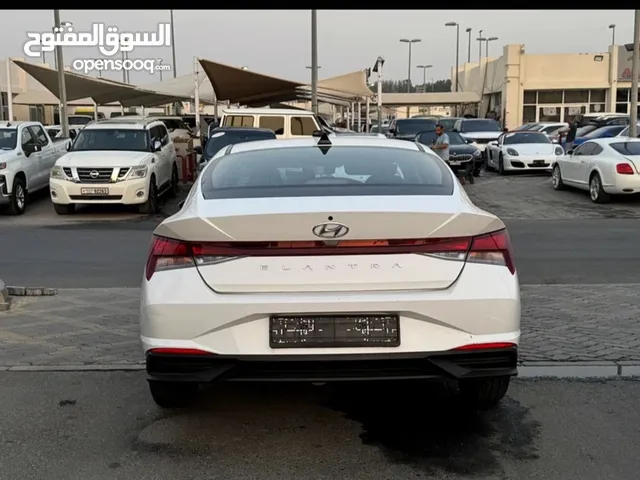 Sedan Hyundai in Dubai