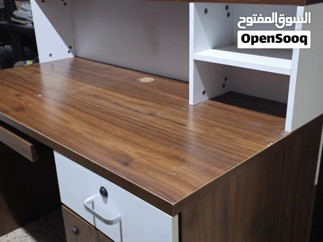 مكتب للعمل والدراسة واستقبال( بحالة الوكالة ) السعر مناسب جدا