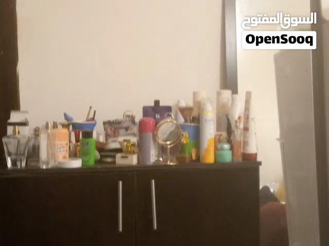 خزانة احذية ثقيلة ما فيها ولا خدش اربع رفوف مع مراي