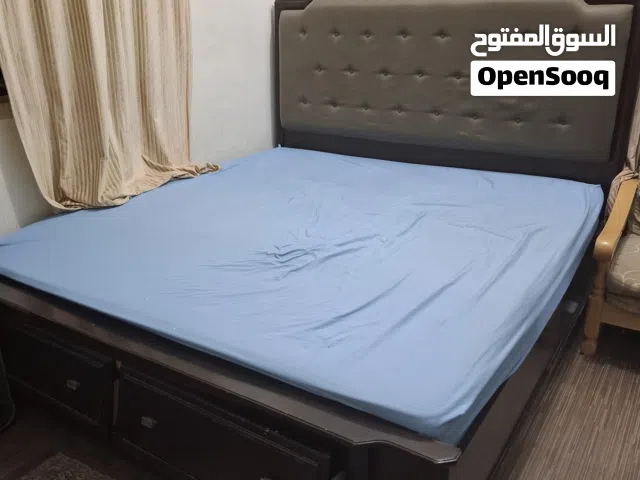 سرير للبيع