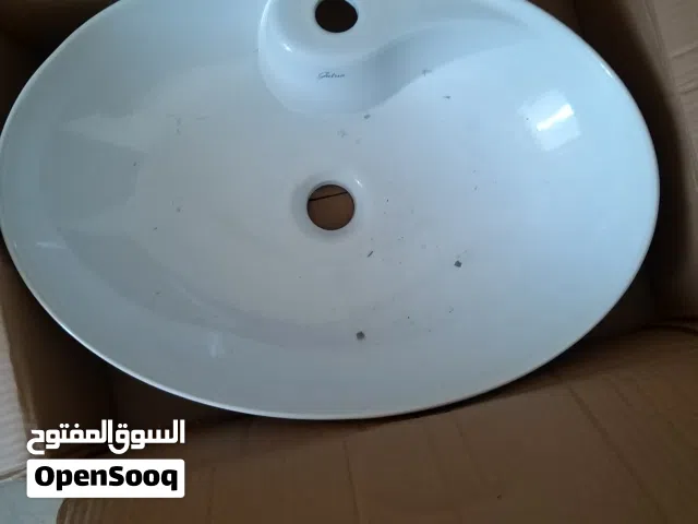 حوض مغسله جديد بلكارتون اللون ابيض غير مستعمل للبيع