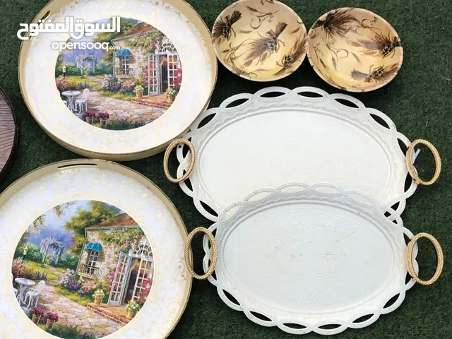 مجموعة متنوعة من أدوات المطبخ ومطارات بسعر 7 دينار