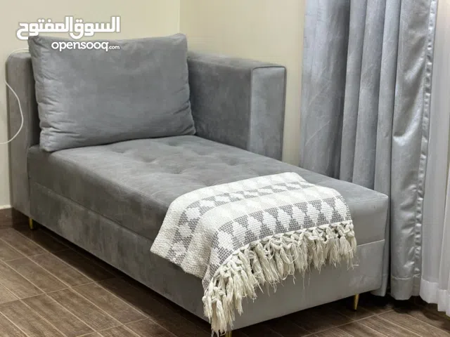 كنبه رماديه