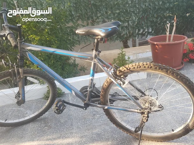 بسكليته جنط 26 شغاله 100% لا يوجد فيها أي مشاكل