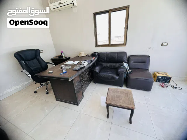 مكتب كامل مع كنبات وكرسي وطاولات
