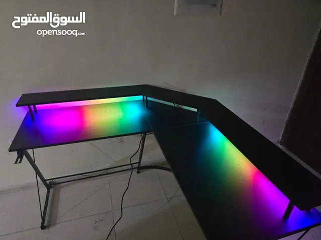 طاولة قيمنق RGB على شكل حرف L مستعمل نظيف