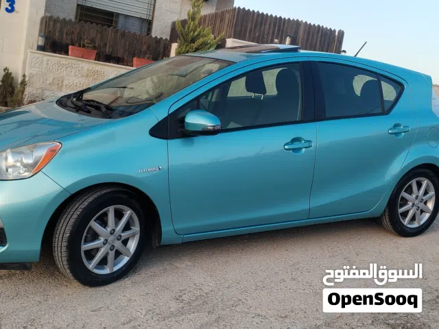 2013 تويوتا بريوس Prius C