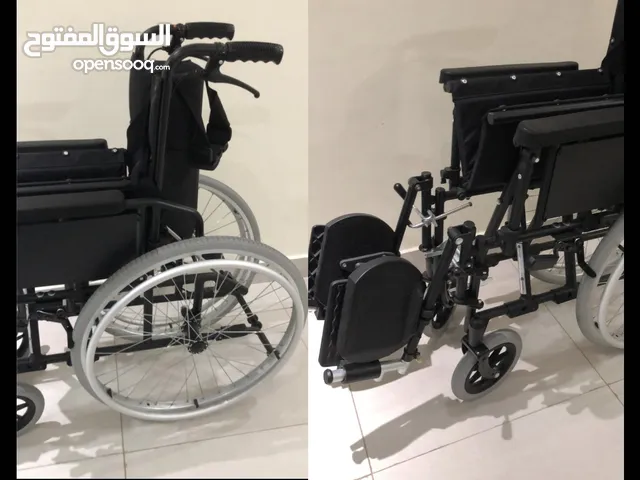 كرسي متحرك يدوي