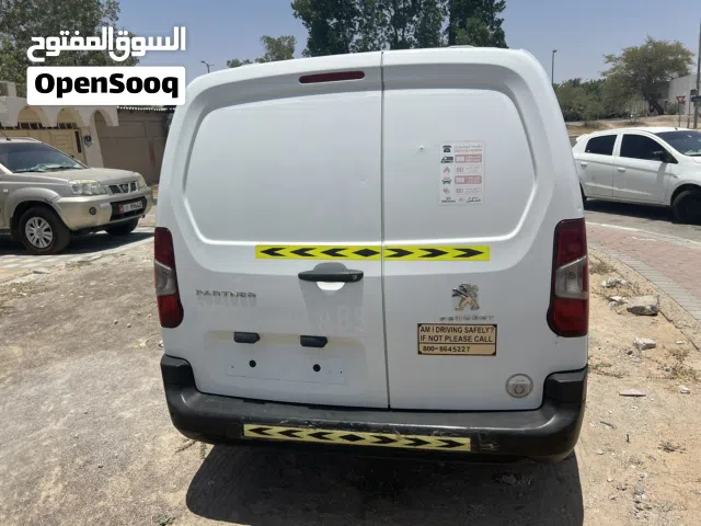 2020 بيجو بارتنر Standard