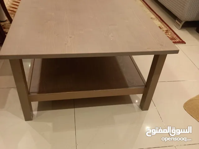 طاولة من ايكيا