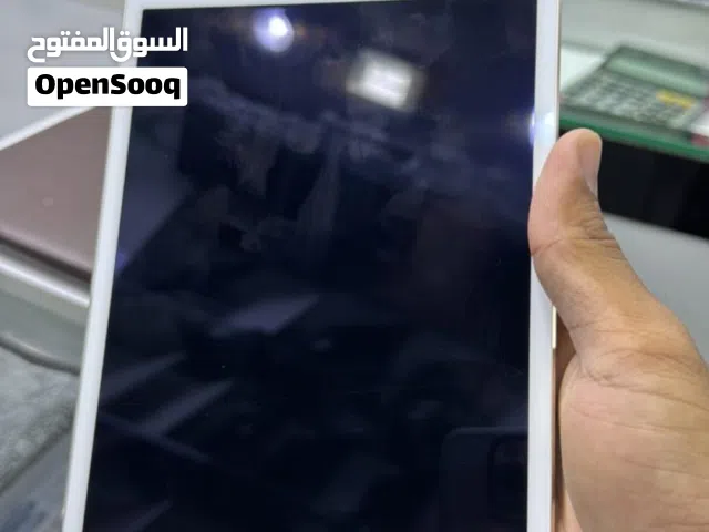 ايباد ميني 4..128جيبي مع ملحقات شاحن وكور