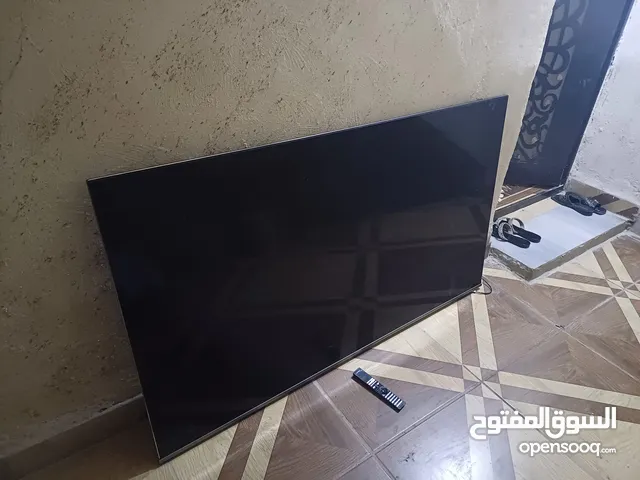 شاشه للبيع مكسوره 65بوصله مطلب فيها 30 مع ريموتها