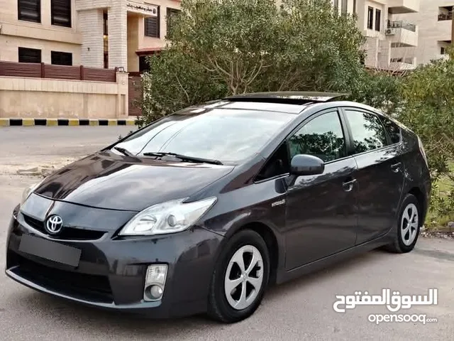 تويوتا بريوس كمبيالات فقط من راسي لراسك بدفعة4000وقسط 260 فقط