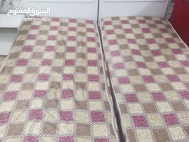 غرف نوم لشخصين بتزبط بناتي وبتزبط شبابي الغرفه اكثير انضيفه مافيها ولا مشكله خشب المنيت تركي