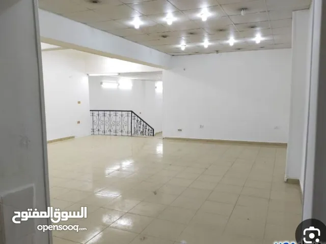 فرصة استثمارية مميزة محل للاجار في رام الله البالوع على الشارع مباشره 90 متر