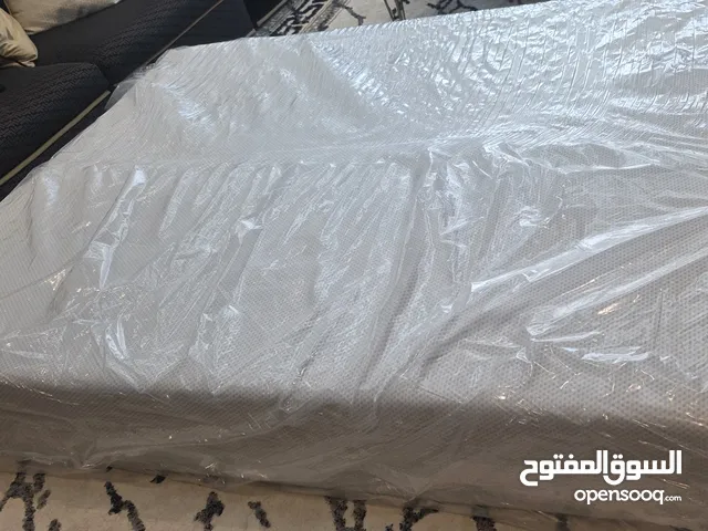 mattress queen size new in nylon not used zinus brand   مرتبة سرير غير مستعمل بالنايلون قياس كبير