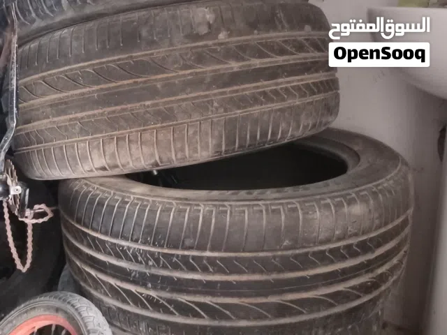 عجلات سيارة عالية للبيع 285/65/17 وسعر قابل للنفاش ف المعقول وعجلات ف حالة ممتازة