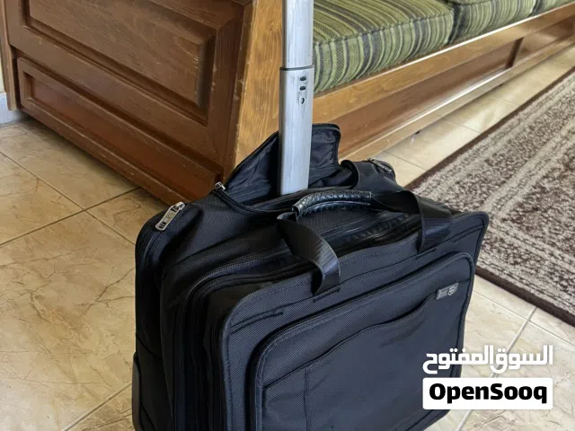 حقيبه لاب توب وثائق ومستندات ...ماركة فيكتورينوكس Victorinox  باليد أو بعجلات