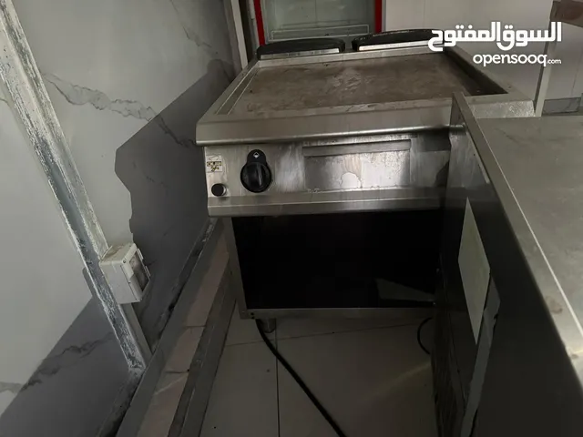 عدة مطعم بحالة ممتازة للبيع