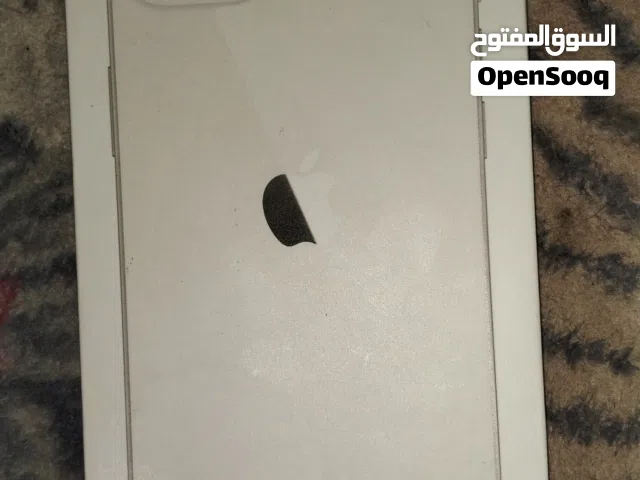 ايفون 13 لون ابيض مع الشاحن والكرتونه و15كڤر شوف الوصف