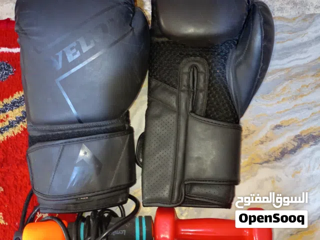 جفوف ملاكمه اصليه مع دمبلص وحبل نط للبيع المكان البصره الحيانيه