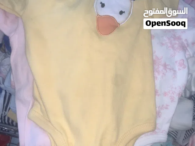 ملابس شطي بطي متاع مواليد يوجد جميع التشكيلات ويوجد كمية 750 طرف او اكتر للبيع جملة