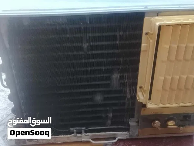 السلام عليكم مكيف جنرال طن ونص ابو السفيفه مكيف نظيف راديتر مثل ماموضح بالصوره فقط حار