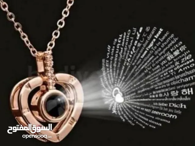 قلادة عجيبه