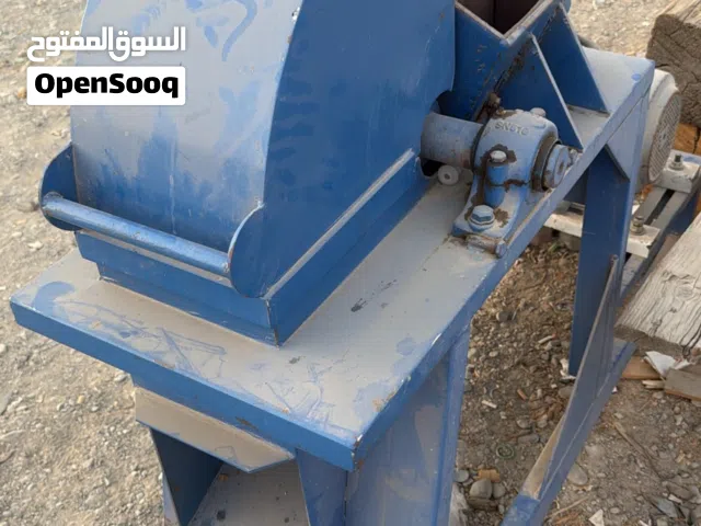 مكينة نشارة خشب للدواجن وغيرها نوعيه ممتازه استخدام قليل شبه جديده