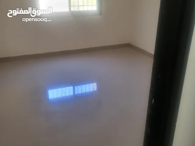 شقه طابق أول مشطبه للايجار في المصيون بجانب مدرسة عين منجد