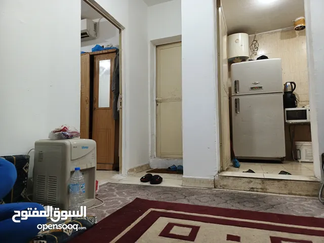 مطلوب شخصين علي خلق وغير مدخنين في سكن بالسالمية