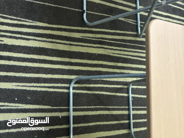 طاولتين طعام مستطيل ودائري
