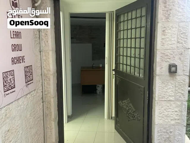 للإيجار في موقع حيوي ومميز – رام الله الشرفه