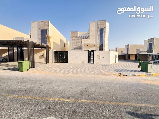 فيلا زواية شارعين للايجار اول ساكن 4 غرف وصالتين موقع مميز قريب من المسجد