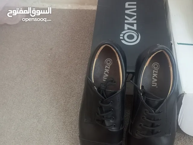 بسطار تركي مع سحاب كندره تركي نمرة البسطار 41 والكندره 42
