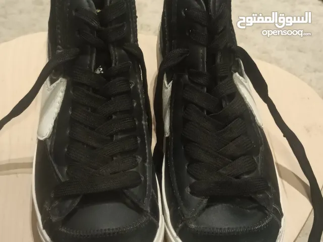 جوتي للبيع مالبسته الا مرتين جديد