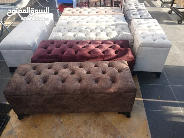 بفات للجلوس او الديكور متوفرة بجميع الألوان يوجد بها إمكانية للتخزين مريحة وعملية .