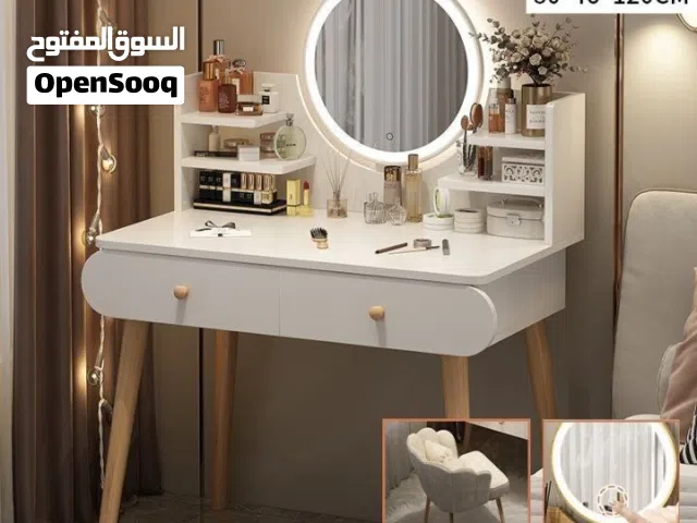 ميز تواليت ومرآة مع انارة لد مع طابورية