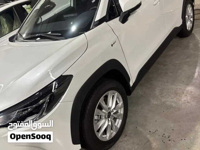 السلام عليكم تويوتا كورلا كروز موديل 2025 فول مواصفات 1/1 كفاله. عامه عداد المسافه 12/000فقط