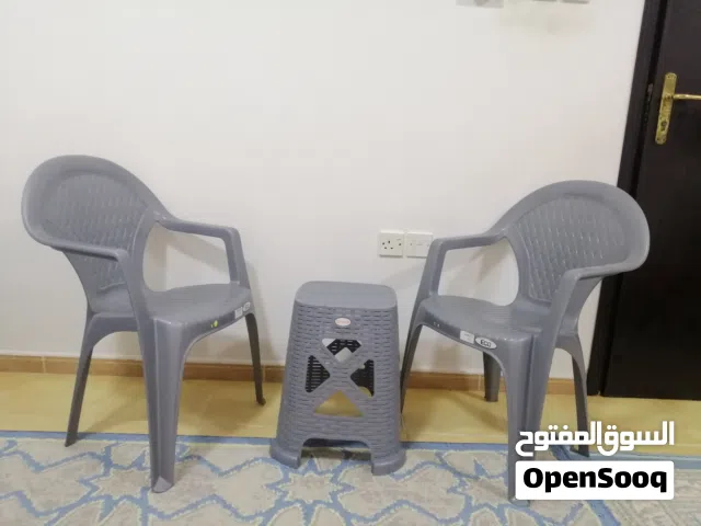 كرسي عدد اثنين مع طاوله