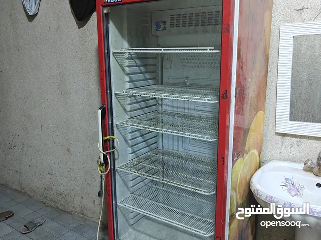 عارظه اجبان او عصائر كبيره مو الصغيره نضيفه مابيهه شي