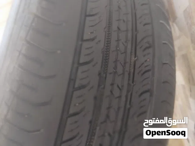 اطارات مستعملة بحالة جيدة سيارة حرة تم تبديل اطاراتها