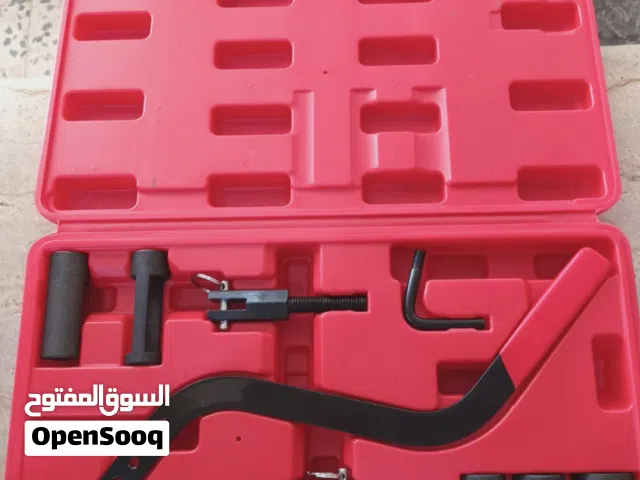 حقيبة متكامله تتكون من عدد 10قطع مختلفه للمكانيكا موديل جديد وبجوده عاليه تتمتع بسرعة العمل والكفاءه