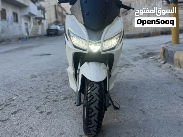 سكوتر ابريليا SXR 160 cc استخدام شخصي للبيع بسعر حرق حرق