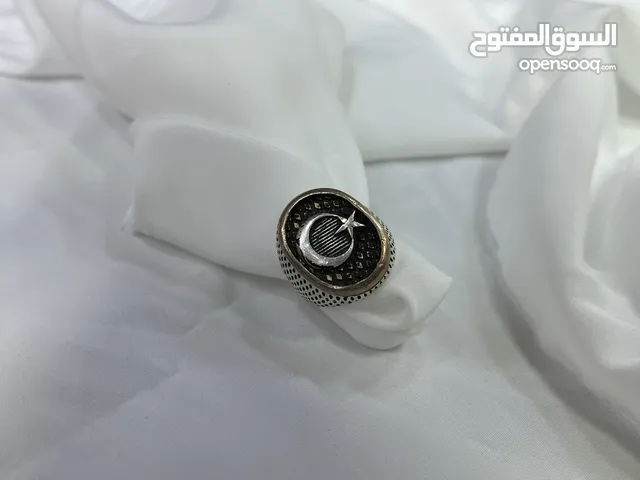 الخاتم الفضي التركي عيار *925* بشعار *علم تركيا * (النجمة والهلال) بوزن *14.32 جرام* هو