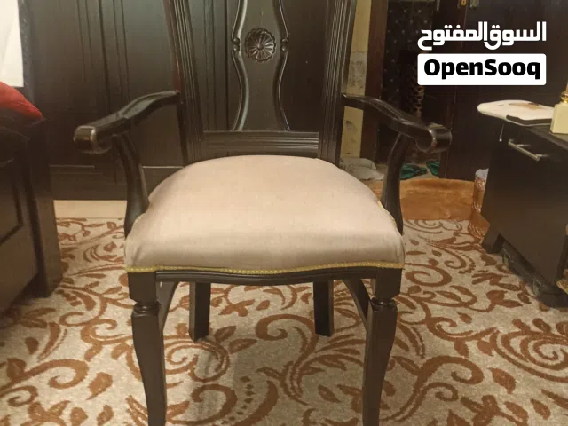 كراسي مطبخ للبيع عدد 5 مع طاولة