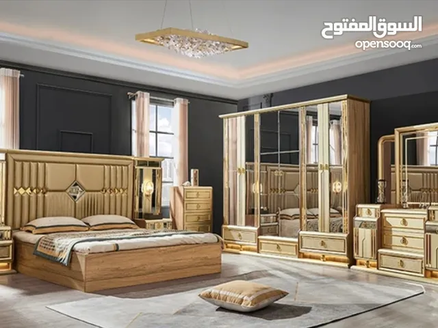 تصميم حديث غرفة نوم ملكيه خشبيه ذهبيه حجم كينج كامل