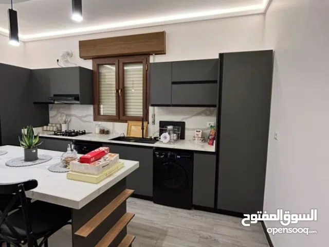 منزل 3 طوابق مفصولات للبيع في سوق الجمعة عرادة بالقرب من مدرسة الوثيقة