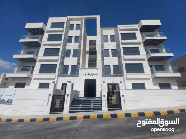 شقة للبيع طابق التسوية مساحة 203م وخارجي 80م في ابو نصير