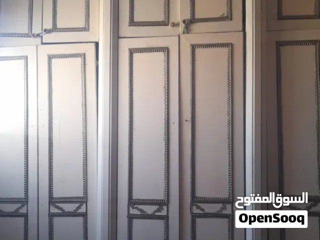 خزانه تفصيل ملابس خشب ثقيل للبيع 50دينار